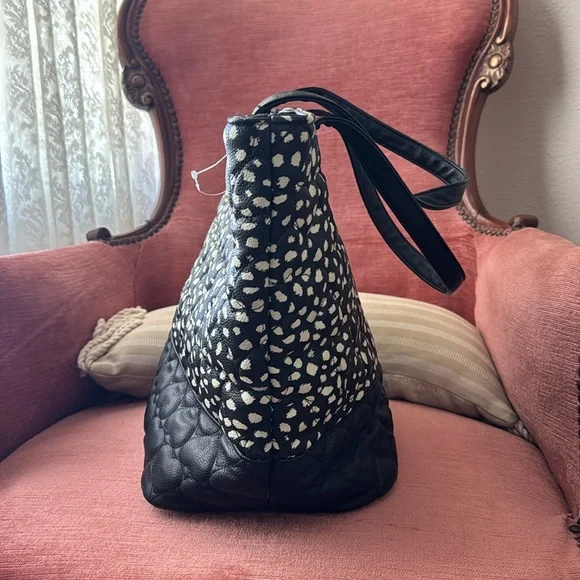 Betsey Johnson NY Black White Dot Quilted Vegan Leather Large Tote Bag Purse - Picture 4 of 11